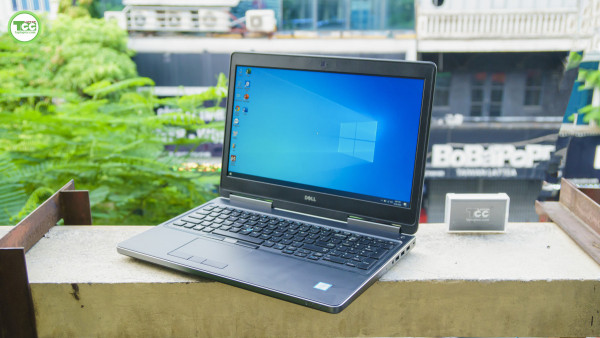Dell Precision 7520 Core i7-7700HQ| RAM 16GB| SSD 512GB| Quadro M2200M| 15.6