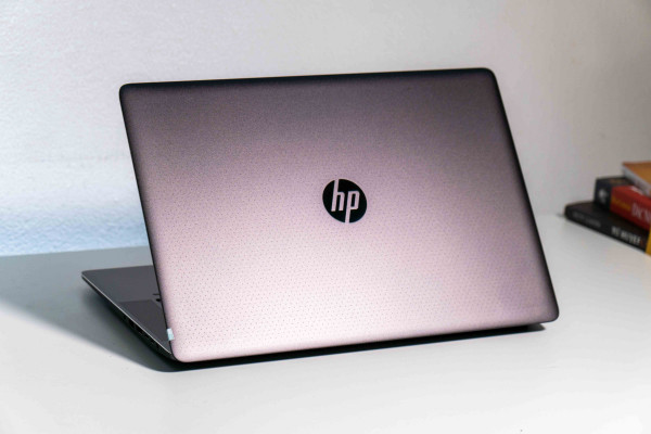  HP ZBOOK STUDIO 15 G3  I7-6700HQ 2.6GHZ, 8GB RAM, 256GB SSD, NVIDIA QUADRO M1000M, 15.6 FHD