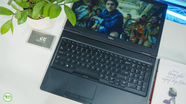 Dell Precision 3530 Core i7-8850H / RAM 16GB / SSD 256GB / FHD / Nvidia Quadro P600 4GB GDDR5