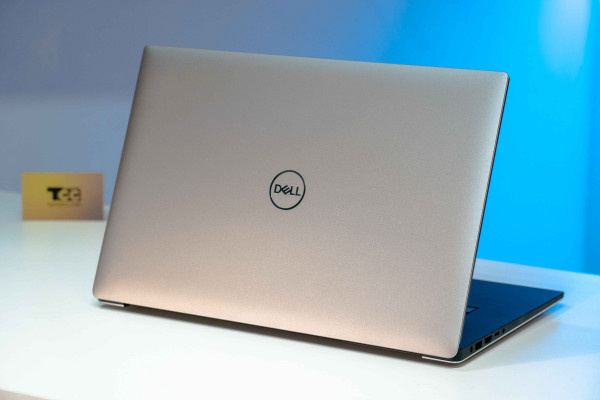 Dell Precision 5540 Core i9-9880H / RAM 32GB / SSD 512GB / NVIDIA Quadro T2000 / FHD