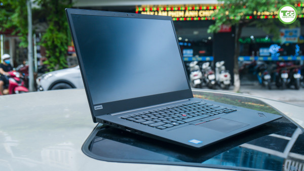 Lenovo ThinkPad P1 Gen 2 / i7- 9750H / RAM 16GB / SSD 512GB / Quadro T1000 / 15.6 Full HD