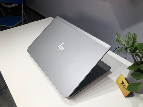 HP Zbook 17 G6 / I7 9850H / RAM 32GB / SSD 512GB / 15.6