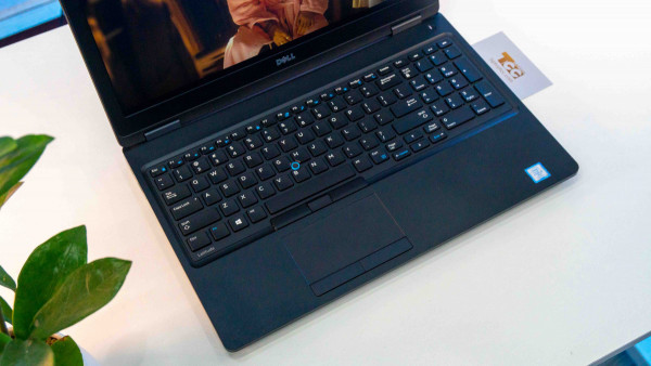 Dell Latitude E5580| Core i5-6300U| Ram 8GB | SSD 256GB | VGA On | 15.6 inch Full HD