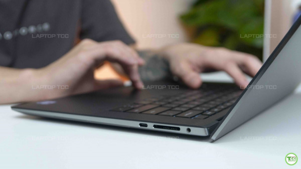 Dell Precision 5560 (2021)  Core™ i9-11950H, Ram 32GB, SSD 512GB, 15.6