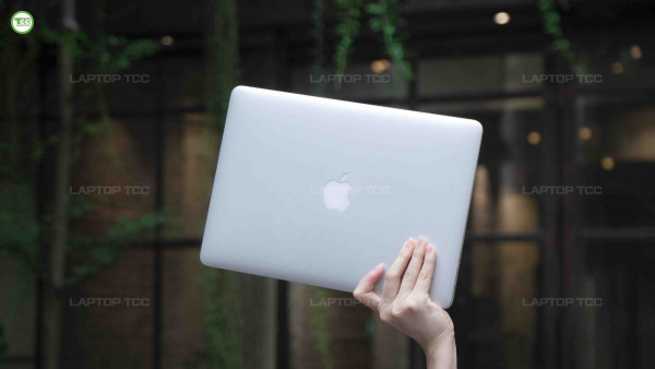 MQD42 - Macbook Air (2017) Core i7/ 8GB RAM / 256GB SSD