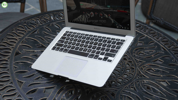 MQD42 - Macbook Air (2017) Core i7/ 8GB RAM / 256GB SSD