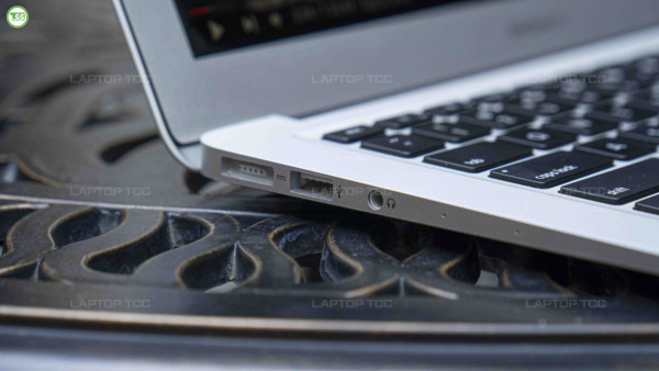 MQD42 - Macbook Air (2017) Core i7/ 8GB RAM / 256GB SSD