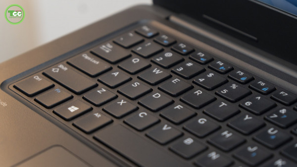 Dell Latitude 3380, Core i3-6006U, RAM 4GB, SSD 128GB, Intel HD Graphics 520, 13.3” HD