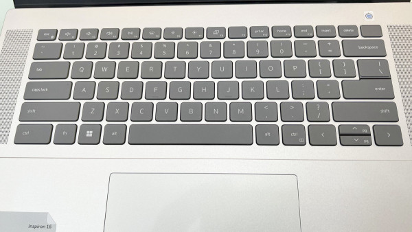  Dell Inspiron 16 5620 Core i5 1240P, Ram 16GB, SSD 512GB, 16