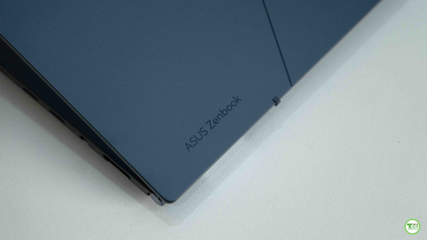 Asus Zenbook 14 Q409ZA