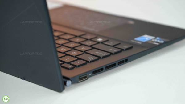 Asus Zenbook 14 Q409ZA