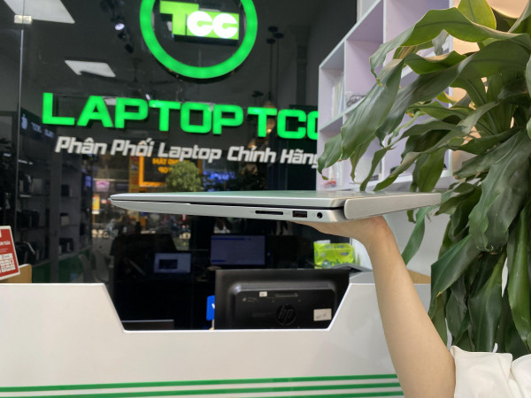 Dell Inspiron 16 5625 AMD