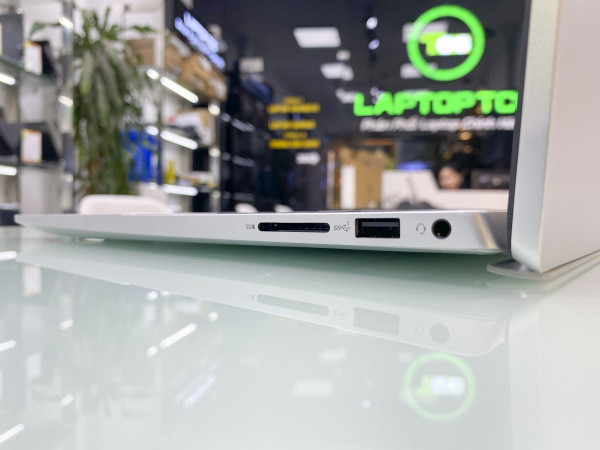 Dell Inspiron 16 5625 AMD