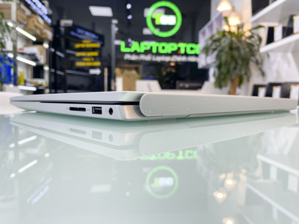 Dell Inspiron 16 5625 AMD