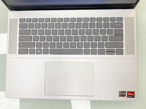 Dell Inspiron 16 5625 AMD