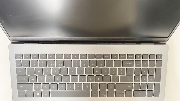 Dell Vostro 5620 Core i5 1240P | Ram 8GB, DDR4 | SSD M.2 256GB | Màn 16