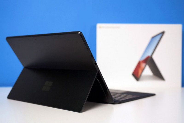 Surface Pro X SQ1 / 8GB / 128GB - New