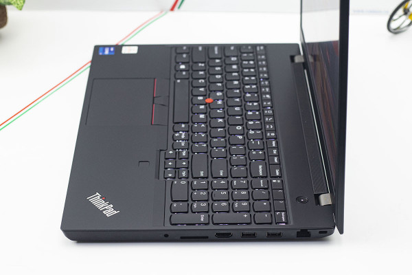 Thinkpad P15v Gen 2 i7-11800H | Ram 16GB | SSD 512GB | Quadro T1200 | 15.6″ FHD