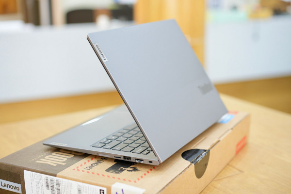 Lenovo ThinkBook 14 G7 AHP (2024) Ryzen 5 8645H | RAM 16GB | SSD 1TB | 14 inch 2.8K (2880x1800) 120Hz