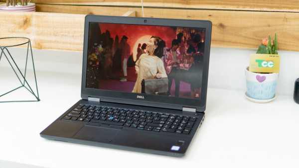 Laptop Cũ Dell latitude E5570 |Core i7 6600U | RAM 8G| Ổ SSD 256G| CARD ON| MÀN 15.6 FHD