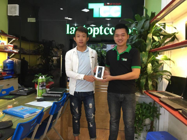 Tặng Laptop Miễn Phí!